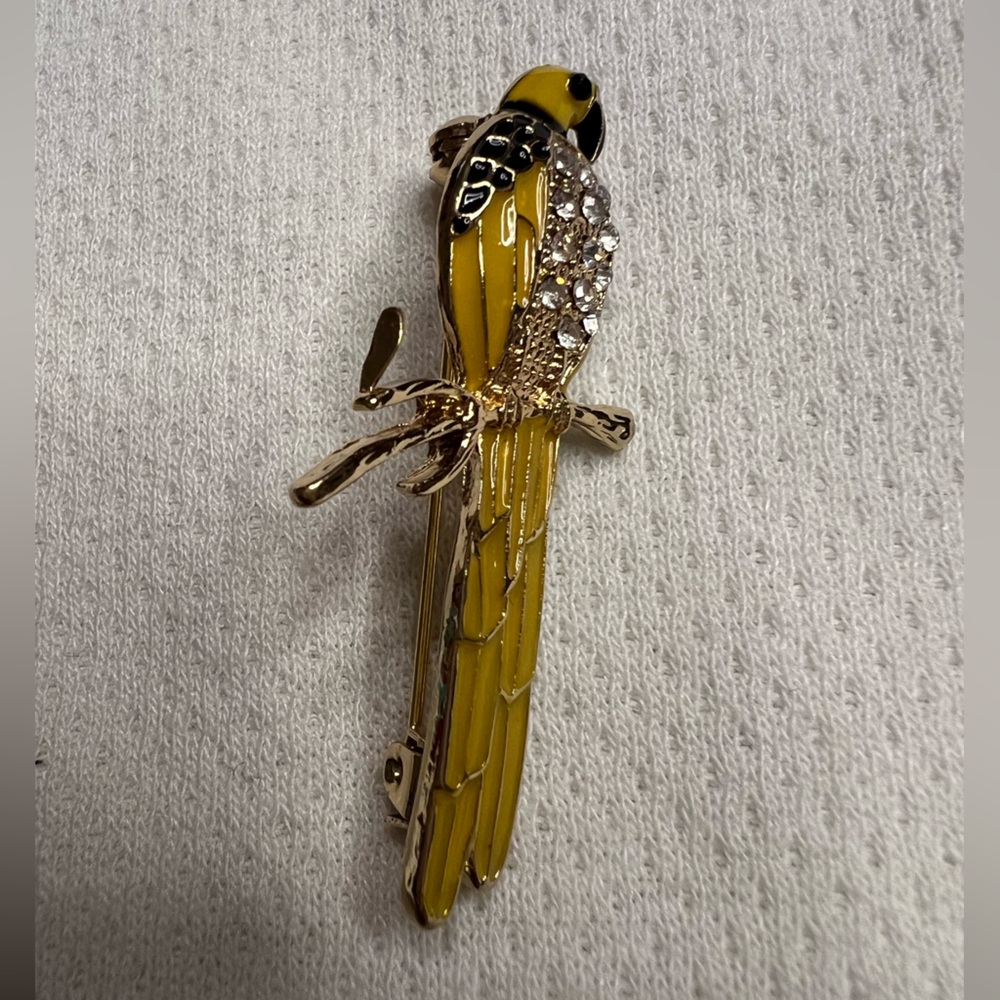Charming Vintage Yellow Parrot Bird Brooch with Rhinestones EUC - Picture 2 of 6